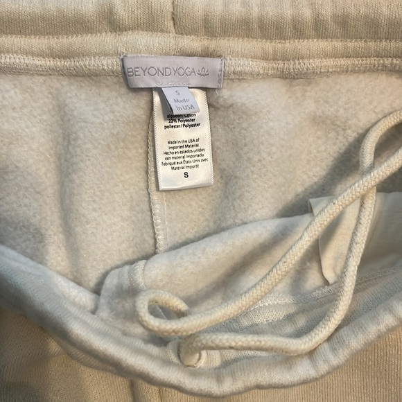 NWT - Beyond Yoga WFH Fleece Sweatpants - Vintage White - Small - Picture 5 of 7